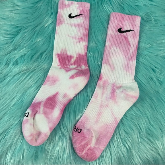neon pink nike socks